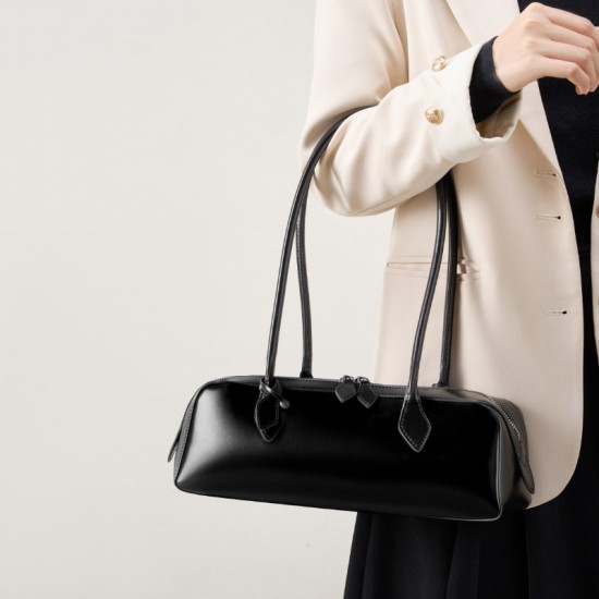 2025 new models, Korean women's bags. Niche design, large-capacity cowhide underarm shoulder bag, long red baguette bag for women