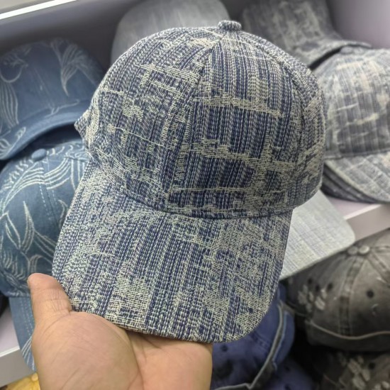Women's Korean-style baseball caps, fashionable summer outdoor sun hats, versatile maple leaf curved brim sun hats for men.