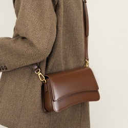 2025 new versatile shoulder and crossbody bag, high-quality cowhide niche baguette bag, high-quality underarm bag for women