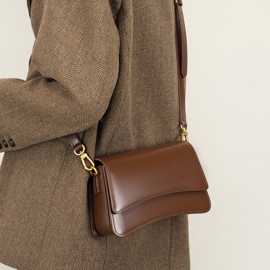 2025 new versatile shoulder and crossbody bag, high-quality cowhide niche baguette bag, high-quality underarm bag for women