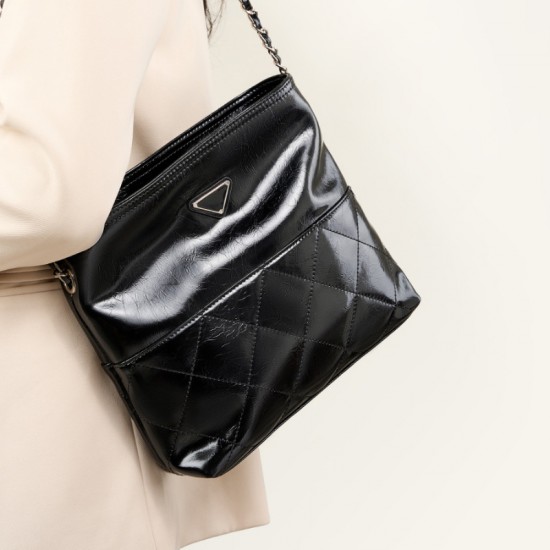 2025 new top-grain cowhide versatile small square bag, fashionable commuter shoulder and crossbody bag, trendy, popular for foreign trade, triangle logo