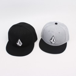 Volcom baseball cap, diamond-embroidered trendy cap, personalized flat-brim hip-hop sun hat, fashionable street dance hat.