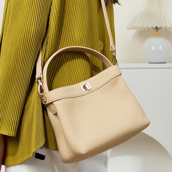 2025 new style women's tote bag, luxurious genuine leather, large capacity, niche summer commuter shoulder bag, trendy bags