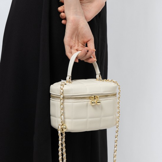 Leather Chanel-style box bag, 2025 new, high-quality chain-linked small shoulder and crossbody bags, super popular women's bags. Leather Chanel-style box bag, 2025 new, high-quality chain-linked small shoulder and crossbody bags, super popular women's bags.