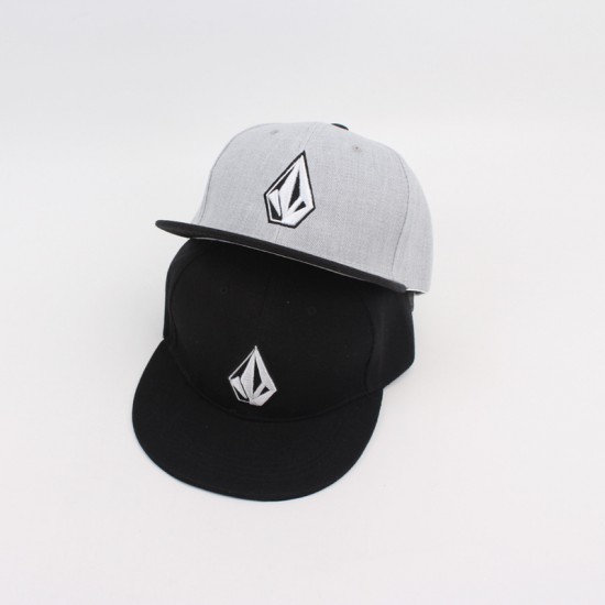 Volcom baseball cap, diamond-embroidered trendy cap, personalized flat-brim hip-hop sun hat, fashionable street dance hat.