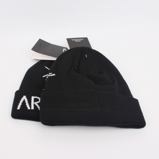 Autumn and winter knitted pullover hat, versatile outdoor cold-weather protection, earmuffs, couples' beanie hats from the renowned Bird Family.