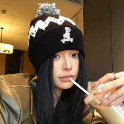 Chinese-style bunny embroidered cap, outdoor visor, personalized face-enhancing small baseball hat for women.
