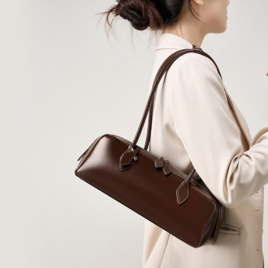 2025 new models, Korean women's bags. Niche design, large-capacity cowhide underarm shoulder bag, long red baguette bag for women
