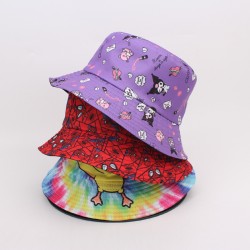 Candy-colored, all-match baseball hats with embroidery.