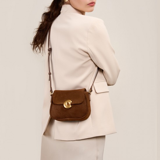 Yan Xiaofang women's bags, 2025 spring/summer new niche design, French retro textured frosted velvet commuter bag