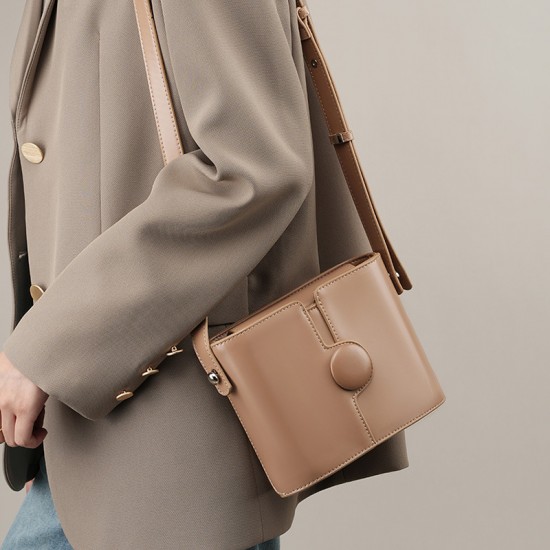 A new, genuine 2025 genuine women's bag. Spring/Summer Large-Capacity Single-Shoulder/Crossbody Messenger Bag, Trendy 2022 Hobo Bag
