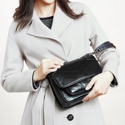 A new, stylish, versatile 2025 genuine leather women's bag, a stylish, autumn/winter genuine leather underarm shoulder bag.