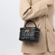 Leather Chanel-style box bag, 2025 new, high-quality chain-linked small shoulder and crossbody bags, super popular women's bags. Leather Chanel-style box bag, 2025 new, high-quality chain-linked small shoulder and crossbody bags, super popular women's bags.