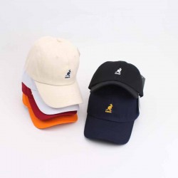 Men's and women's soft-top baseball caps with kangaroo, face-flattering, and casual sun hats, trendy, niche curved-brim hats.