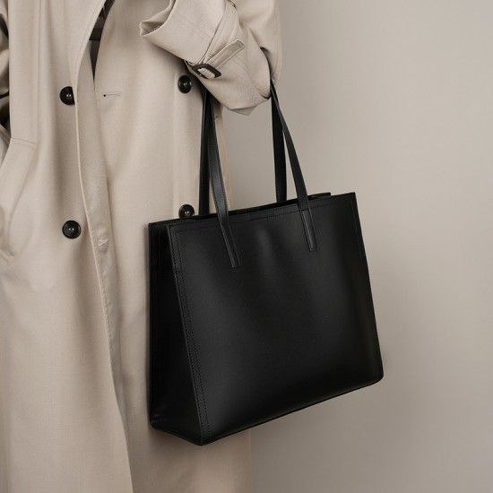 New niche women's genuine leather large-capacity briefcase, laptop bag, black cowhide commuter bag.