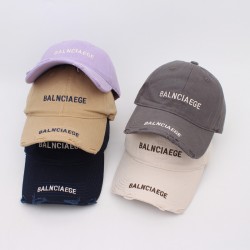 Women's baseball cap, washed and distressed, embroidered with letters, versatile sun protection hat for couples, casual and trendy.