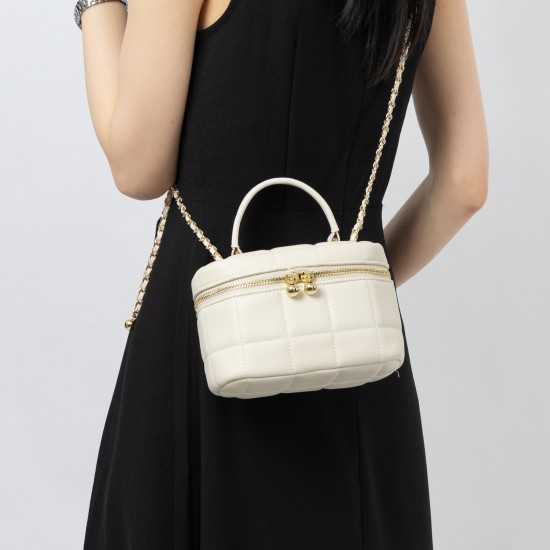 Leather Chanel-style box bag, 2025 new, high-quality chain-linked small shoulder and crossbody bags, super popular women's bags. Leather Chanel-style box bag, 2025 new, high-quality chain-linked small shoulder and crossbody bags, super popular women's bags.