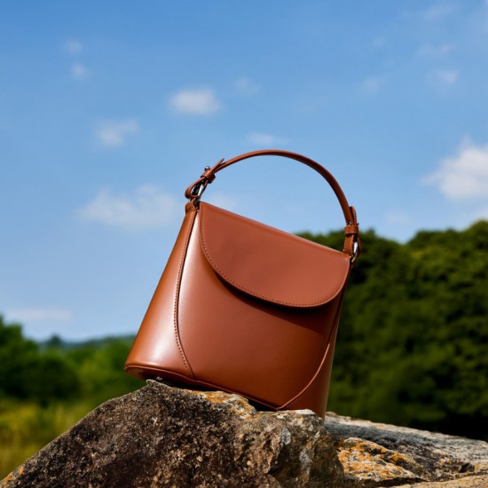 Niche Design Genuine Leather Crossbody Bag for Women, 2025 New Simple Cylindrical Bag, Luxury Shoulder Bag, Cowhide Baguette Bag