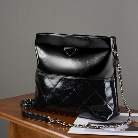 2025 new top-grain cowhide versatile small square bag, fashionable commuter shoulder and crossbody bag, trendy, popular for foreign trade, triangle logo