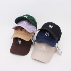 Spring and summer baseball caps with small embroidered logos, soft-topped peaked caps, trendy brand sun hats for couples with solid colors