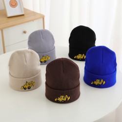 Women's baseball cap Versatile solid color curved brim baseball cap, Korean style, distressed and ripped soft-top sun hat for students and couples.